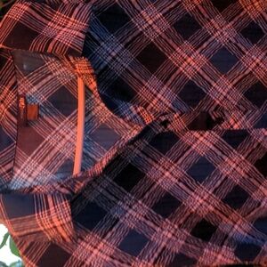 5th Avenue polyester blouse. 2X lovingly used like new! 💙